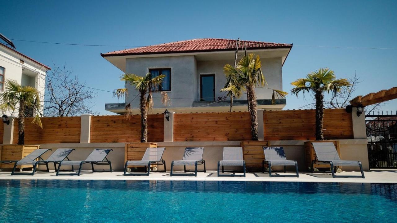 Bujtina Siar Hotel Pogradec Exterior photo
