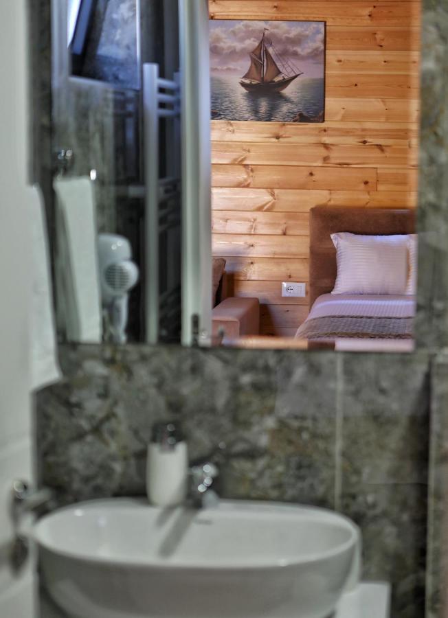 Bujtina Siar Hotel Pogradec Exterior photo