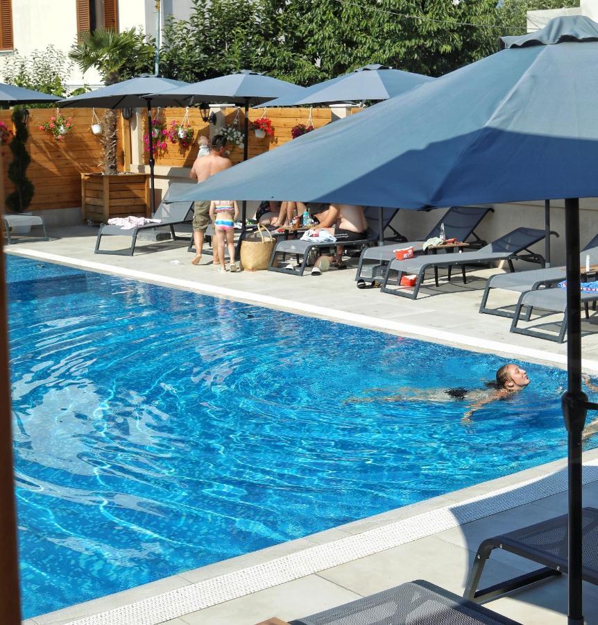 Bujtina Siar Hotel Pogradec Exterior photo
