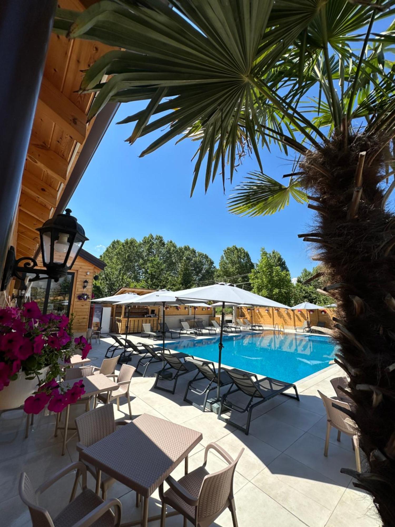 Bujtina Siar Hotel Pogradec Exterior photo